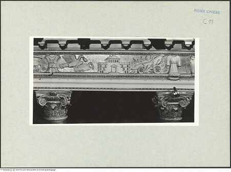Vorderseite von Vasari [https://www.deutsche-digitale-bibliothek.de/content/lizenzen/rv-ez/] Fries mit liturgischem Gerät, Marterwerkzeugen und religiös-symbolischen Objekten aus dem Alten und Neuen Testament - Rechte Seite, Detail (v.r.n.l.): Fisch, Gewand, Tempel Salomos, Vogelpaar, Rüstung, bh287516_recto. Foto.