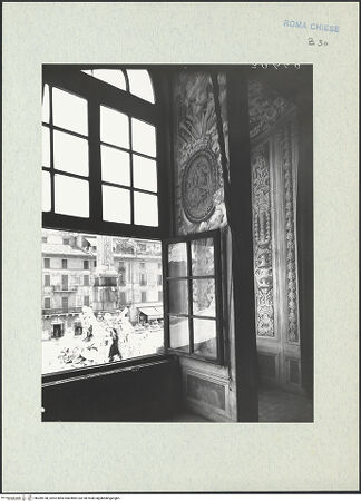 Vorderseite von ICCD [https://www.deutsche-digitale-bibliothek.de/content/lizenzen/rv-ez/] Sant'Agnese in AgoneCollegio Innocenziano - Obergeschoss, Bibliothek, Fensterlaibung und Blick zum Vierströmebrunnen, bh289158_recto. Foto.