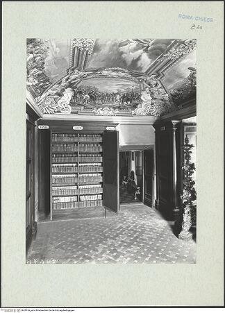 Vorderseite von ICCD [https://www.deutsche-digitale-bibliothek.de/content/lizenzen/rv-ez/] Sant'Agnese in AgoneCollegio Innocenziano - Obergeschoss, Vorraum der Bibliothek, Ansicht einer Schmalwand, bh289166_recto. Foto.