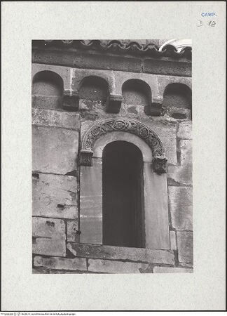 Vorderseite von Glass, Dorothy [https://www.deutsche-digitale-bibliothek.de/content/lizenzen/rv-ez/] Fenster des Südseitenschiffes - Gesamtansicht, bh290214_recto. Foto: Glass, Dorothy.