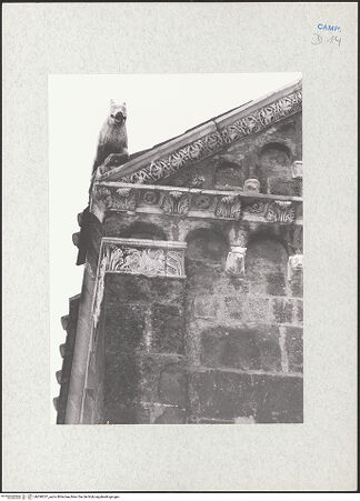 Vorderseite von Glass, Dorothy [https://www.deutsche-digitale-bibliothek.de/content/lizenzen/rv-ez/] Giebeldekoration - Detail, linke Ecke, bh290237_recto. Foto: Glass, Dorothy.