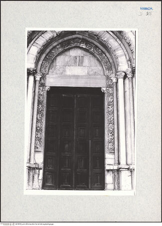 Vorderseite von Schneider, U. [https://www.deutsche-digitale-bibliothek.de/content/lizenzen/rv-ez/] Hauptportal - Gesamtansicht, bh290385_recto. Foto: Schneider, U..