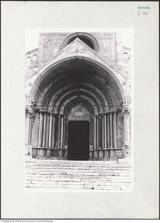 Vorderseite von Schneider, U. [https://www.deutsche-digitale-bibliothek.de/content/lizenzen/rv-ez/] Hauptportal - Frontalansicht, bh290386_recto. Foto: Schneider, U..