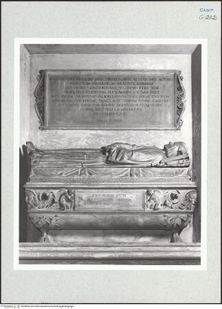 Vorderseite von Courtauld Institute of Art [https://www.deutsche-digitale-bibliothek.de/content/lizenzen/rv-ez/] Grabmal des Giovanni Luigi Artaldo (gest. 1515) - Gesamtansicht, bh290496_recto. Foto.