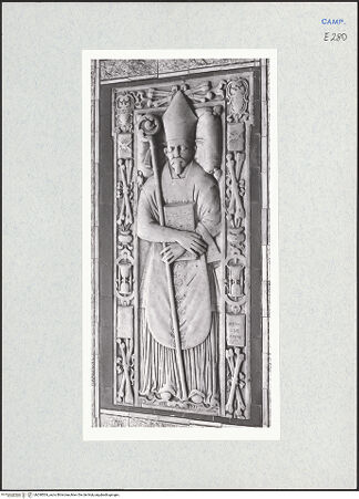 Vorderseite von Courtauld Institute of Art [https://www.deutsche-digitale-bibliothek.de/content/lizenzen/rv-ez/] Grabplatte eines Bischofs - Gesamtansicht, bh290504_recto. Foto.