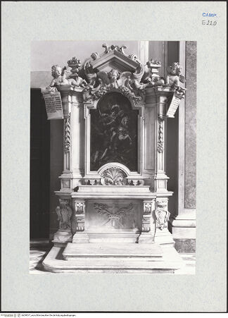 Vorderseite von Courtauld Institute of Art [https://www.deutsche-digitale-bibliothek.de/content/lizenzen/rv-ez/] Altar der Familie Loffredo - Gesamtansicht, bh290517_recto. Foto.