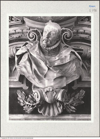 Vorderseite von Courtauld Institute [https://www.deutsche-digitale-bibliothek.de/content/lizenzen/rv-ez/] Grabmal des Giuseppe de Caro - Porträt des Giuseppe de Caro, Detail, bh290522_recto. Foto.