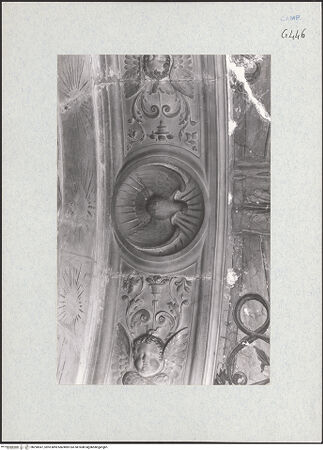 Vorderseite von Courtauld Institute of Art [https://www.deutsche-digitale-bibliothek.de/content/lizenzen/rv-ez/] Bogen des Grabmals des Ettore Carafa - Detail: der Heilige Geist, bh290547_recto. Foto.