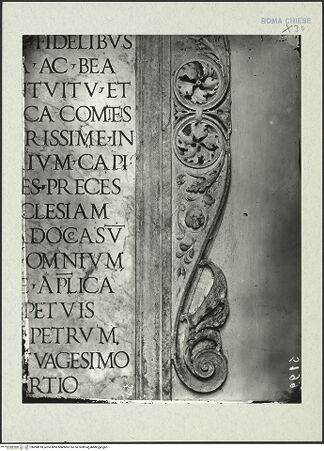 Vorderseite von ICCD [https://rightsstatements.org/page/CNE/1.0/] Gedenkinschrift anlässlich der Plenarindulgenz für San Giacomo dei Spagnoli durch Innozenz VIII. - Detail, bh290810_recto. Foto.