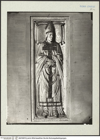 Vorderseite von ICCD [https://rightsstatements.org/page/CNE/1.0/] Grabmal des Bischofs Rodrigo Sánchez de Arévalo (+1464)Grabplatte - Gesamtansicht, bh290813_recto. Foto.