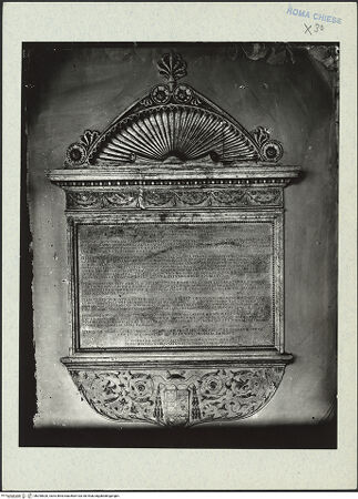 Vorderseite von ICCD [https://rightsstatements.org/page/CNE/1.0/] Inschriftentafel: Kapellenprivileg an Diego Melendes Valdes (gest. 1506) - Gesamtaufnahme, bh290820_recto. Foto.