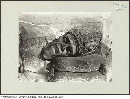 Vorderseite von ICCD [https://rightsstatements.org/page/CNE/1.0/] Sarkophag des Stefano Gabriel Merrino, auch Gabriele Merini (1483-1546) - Detail: Kopf des Gisant, bh290829_recto. Foto.