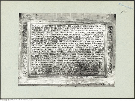 Vorderseite von ICCD [https://rightsstatements.org/page/CNE/1.0/] Gedenkinschrift anlässlich der Plenarindulgenz für San Giacomo dei Spagnoli durch Innozenz VIII. - Gesamtaufnahme, bh290832_recto. Foto.