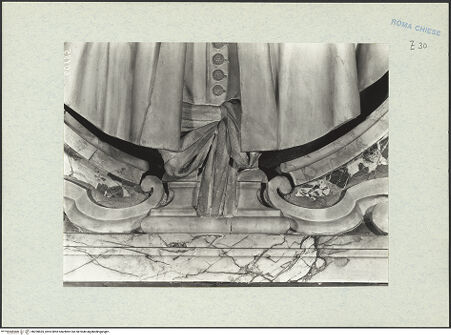 Vorderseite von ICCD [https://www.deutsche-digitale-bibliothek.de/content/lizenzen/rv-ez/] Grabmal des Pedro Foix de MontoyaBüste des Pedro Foix de Montoya - Nahaufnahme Gewandsaum, bh290835_recto. Foto.