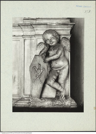 Vorderseite von ICCD [https://www.deutsche-digitale-bibliothek.de/content/lizenzen/rv-ez/] Grabmal des Ferdinando (Fernando) de Córdoba (+1486)Sockel mit wappenhaltenden Putti und Inschrifttafel - Putto rechts, bh290841_recto. Foto.