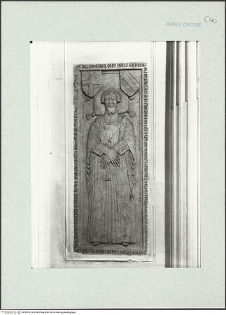 Vorderseite von ICCD [https://www.deutsche-digitale-bibliothek.de/content/lizenzen/rv-ez/] Grabplatte für Jacobus de Obizis - Gesamtansicht, bh290928_recto. Foto.