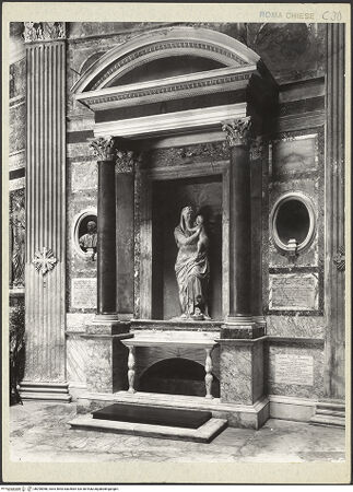 Vorderseite von ICCD (GFN) [https://www.deutsche-digitale-bibliothek.de/content/lizenzen/rv-ez/] Grab Raffaels - Gesamtansicht, bh290988_recto. Foto.