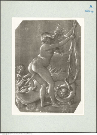 Vorderseite von Landesbildstelle Rheinland [https://www.deutsche-digitale-bibliothek.de/content/lizenzen/rv-ez/] Stehende nackte Hexe lässt ihr Wasser ab in den Rachen eines Drachens in Fischgestalt, zwei Putten spielen mit dem Fabelwesen - , bh291714_recto. Foto.