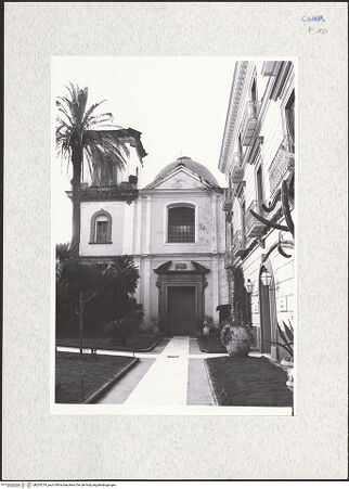 Vorderseite von Bösel, Richard [https://www.deutsche-digitale-bibliothek.de/content/lizenzen/rv-fz/] Chiesa della Cocumella - Fassade, bh293219_recto. Foto: Bösel, Richard.