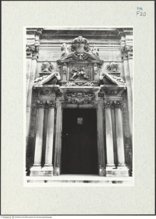 Vorderseite von Bösel, Richard [https://www.deutsche-digitale-bibliothek.de/content/lizenzen/rv-fz/] Portal - Gesamtansicht, bh293225_recto. Foto.