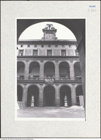 Vorderseite von Bösel, Richard [https://www.deutsche-digitale-bibliothek.de/content/lizenzen/rv-fz/] Cortile del Salvatore - Hof, Teilansicht von Osten, bh293242_recto. Foto: Bösel, Richard.