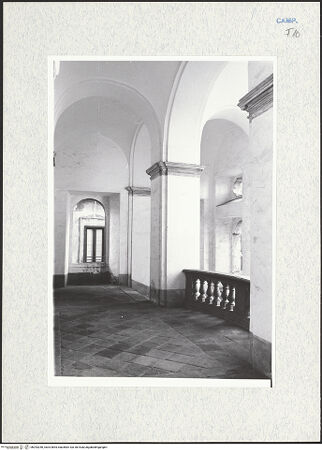 Vorderseite von Bösel, Richard [https://www.deutsche-digitale-bibliothek.de/content/lizenzen/rv-fz/] Santa Teresa - Atrium, bh293250_recto. Foto: Bösel, Richard.