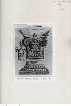 Vorderseite von  [http://creativecommons.org/publicdomain/mark/1.0/] ... - , bh294413. Foto.