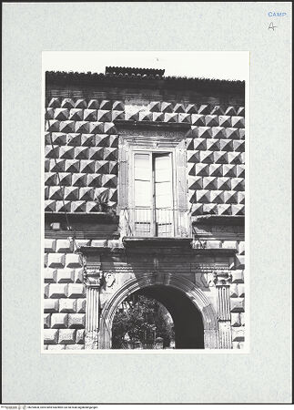 Vorderseite von Krüger, Jürgen [https://www.deutsche-digitale-bibliothek.de/content/lizenzen/rv-fz/] Palazzo del Cappellano - Fassade, Detail, bh294600_recto. Foto: Krüger, Jürgen.