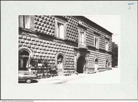 Vorderseite von Krüger, Jürgen [https://www.deutsche-digitale-bibliothek.de/content/lizenzen/rv-fz/] Palazzo del Cappellano - Fassade, bh294602_recto. Foto: Krüger, Jürgen.