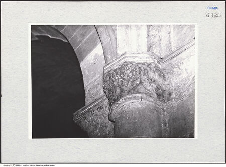 Vorderseite von Krüger, Jürgen [https://www.deutsche-digitale-bibliothek.de/content/lizenzen/rv-fz/] Santa ChiaraRechte Arkade (Südwestliche Kapellenreihe) - Kapitell einer Kapelle, bh294624_recto. Foto: Krüger, Jürgen.