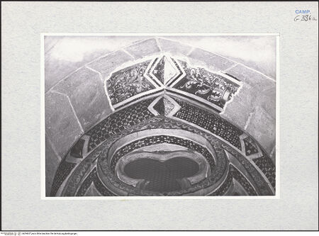 Vorderseite von Krüger, Jürgen [https://www.deutsche-digitale-bibliothek.de/content/lizenzen/rv-fz/] Santa ChiaraRechte Arkade (Südwestliche Kapellenreihe) - 4. Kapelle, Fenster, Detail, bh294627_recto. Foto: Krüger, Jürgen.