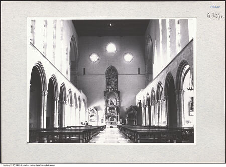 Vorderseite von Krüger, Jürgen [https://www.deutsche-digitale-bibliothek.de/content/lizenzen/rv-fz/] Santa Chiara - Gesamtansicht zum Chor hin, bh294632_recto. Foto: Krüger, Jürgen.