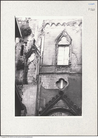 Vorderseite von Krüger, Jürgen [https://www.deutsche-digitale-bibliothek.de/content/lizenzen/rv-fz/] Sant'Eligio al MercatoWestfassade - Bogen, oberes Teil, von Westen, bh294653_recto. Foto: Krüger, Jürgen.