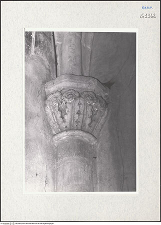 Vorderseite von Krüger, Jürgen [https://www.deutsche-digitale-bibliothek.de/content/lizenzen/rv-fz/] San Pietro a Maiella - Kapitell, bh294684_recto. Foto: Krüger, Jürgen.