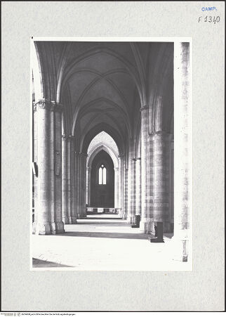 Vorderseite von Krüger, Jürgen [https://www.deutsche-digitale-bibliothek.de/content/lizenzen/rv-fz/] San Pietro a Maiella - Rechtes Seitenschiff, bh294688_recto. Foto: Krüger, Jürgen.