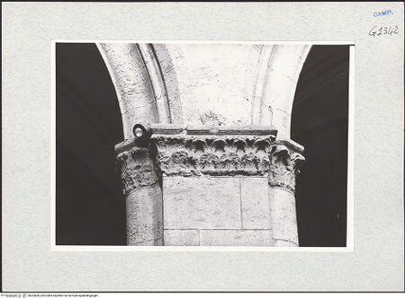 Vorderseite von Krüger, Jürgen [https://www.deutsche-digitale-bibliothek.de/content/lizenzen/rv-fz/] San Pietro a Maiella - Kapitell, bh294689_recto. Foto: Krüger, Jürgen.