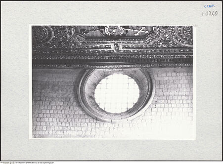 Vorderseite von Krüger, Jürgen [https://www.deutsche-digitale-bibliothek.de/content/lizenzen/rv-fz/] San Pietro a Maiella - Innenfassade, Fenster (15. Jh.), bh294690_recto. Foto: Krüger, Jürgen.