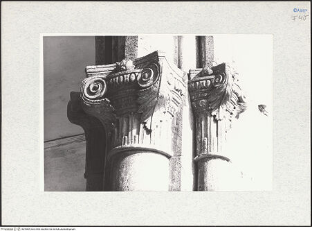 Vorderseite von Krüger, Jürgen [https://www.deutsche-digitale-bibliothek.de/content/lizenzen/rv-fz/] Portal zur Vorhalle - Detail, Kapitelle rechts, bh294699_recto. Foto: Krüger, Jürgen.