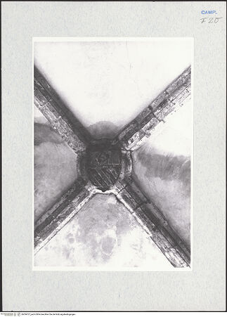 Vorderseite von Krüger, Jürgen [https://www.deutsche-digitale-bibliothek.de/content/lizenzen/rv-fz/] Santa ChiaraSanta Chiara Vecchia - Presbyterium, Gewölbe mit Orsiniwappen, bh294727_recto. Foto: Krüger, Jürgen.