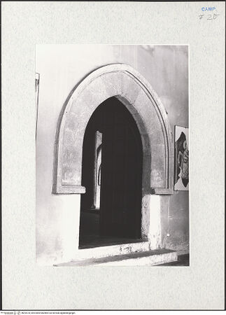 Vorderseite von Krüger, Jürgen [https://www.deutsche-digitale-bibliothek.de/content/lizenzen/rv-fz/] Santa ChiaraSanta Chiara Vecchia - Portal, bh294734_recto. Foto: Krüger, Jürgen.