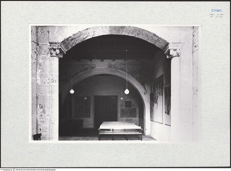 Vorderseite von Krüger, Jürgen [https://www.deutsche-digitale-bibliothek.de/content/lizenzen/rv-fz/] Santa ChiaraSanta Chiara Vecchia - Erstes und zweites Joch (unter der Nonnenempore), bh294736_recto. Foto: Krüger, Jürgen.