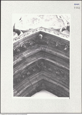 Vorderseite von Krüger, Jürgen [https://www.deutsche-digitale-bibliothek.de/content/lizenzen/rv-fz/] Westportal - Bogenleibung, Detail: Christus, Eligius und Engel, bh295526_recto. Foto: Krüger, Jürgen.