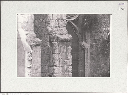 Vorderseite von Krüger, Jürgen [https://www.deutsche-digitale-bibliothek.de/content/lizenzen/rv-fz/] San Lorenzo Maggiore - Strebepfeiler und Fenster, bh295554_recto. Foto: Krüger, Jürgen.