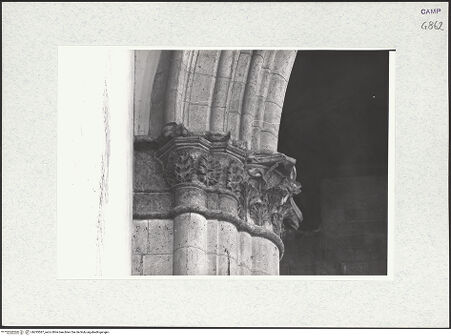 Vorderseite von Krüger, Jürgen [https://www.deutsche-digitale-bibliothek.de/content/lizenzen/rv-fz/] San Lorenzo MaggioreNordquerhaus - Ansicht von Südwesten, bh295587_recto. Foto: Krüger, Jürgen.