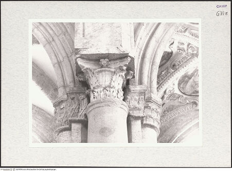 Vorderseite von Krüger, Jürgen [https://www.deutsche-digitale-bibliothek.de/content/lizenzen/rv-fz/] Kapitelle der Südarkade - Kapitell und Pfeiler (5. Pfeiler), bh295599_recto. Foto: Krüger, Jürgen.