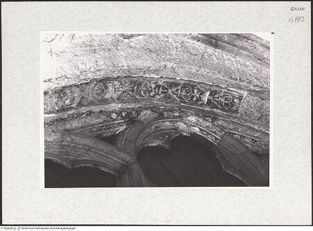 Vorderseite von Krüger, Jürgen [https://www.deutsche-digitale-bibliothek.de/content/lizenzen/rv-fz/] San Lorenzo MaggioreErste Südkapelle - Detail des Fensters, bh295610_recto. Foto: Krüger, Jürgen.