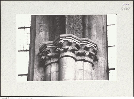 Vorderseite von Krüger, Jürgen [https://www.deutsche-digitale-bibliothek.de/content/lizenzen/rv-fz/] San Lorenzo Maggiore - Detail, Kapitelle (zwischen den Fenster), bh295632_recto. Foto: Krüger, Jürgen.