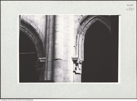 Vorderseite von Krüger, Jürgen [https://www.deutsche-digitale-bibliothek.de/content/lizenzen/rv-fz/] San Lorenzo Maggiore - Detail, Kapitelle (zwischen Chor und Chorumgang), bh295633_recto. Foto: Krüger, Jürgen.