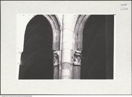 Vorderseite von Krüger, Jürgen [https://www.deutsche-digitale-bibliothek.de/content/lizenzen/rv-fz/] San Lorenzo Maggiore - Detail, Kapitelle (zwischen Chor und Chorumgang), bh295634_recto. Foto: Krüger, Jürgen.