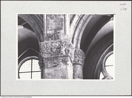 Vorderseite von Krüger, Jürgen [https://www.deutsche-digitale-bibliothek.de/content/lizenzen/rv-fz/] Kapitelle der Südarkade - Kapitell und Pfeiler (7. Pfeiler), bh295687_recto. Foto: Krüger, Jürgen.